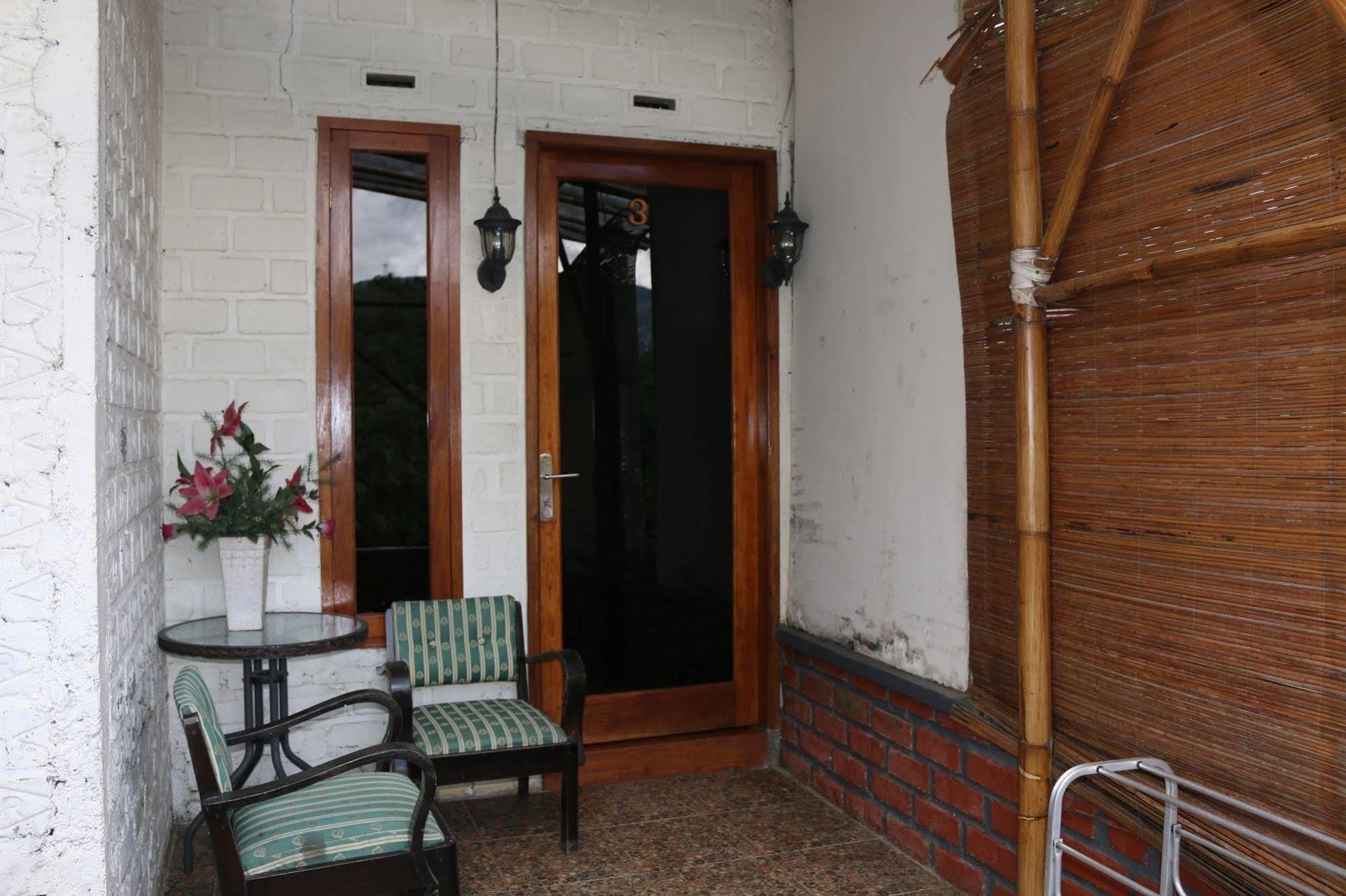Bantal Guling Villa Lembang Exteriör bild